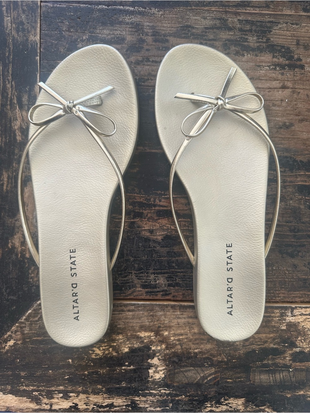 ALTAIRDSTATE Gold Bow Leather Slide Sandals - Women's